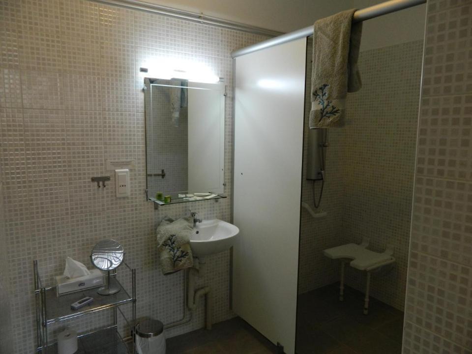 Logis - Auberge Du Colombier Guines Номер фото